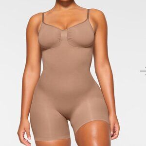 SKIMS Seamless Sculpt Mid Thigh Bodysuit in Sienna - L